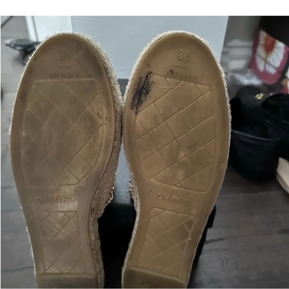 Authentic Chanel Quilted Women's Shoes with Black and Cream Designer Chanel - Picture 4 of 5